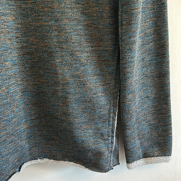 Kut from the kloth VGUC shirt blue gold heathered design, raw hem, stitching - Picture 7 of 14